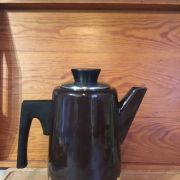 Cafetière émaillée vintage marron fleurs orange et jaunes