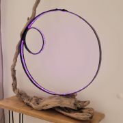 Cercle lumineux sur bois flotté