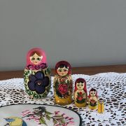 Lot de poupées russes en bois