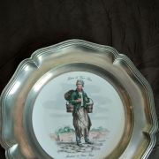 Assiette porcelaine et étain