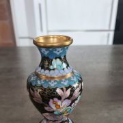 Petit vase "cloisonné fait en chine multicolore  socle bois