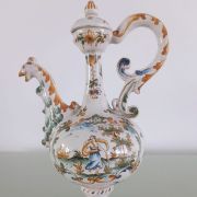 Aiguière en porcelaine ancienne 