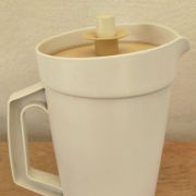 Pichet beige vintage tupperware avec couvercle 