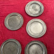 XVII - XVIII ème siècle 5 Assiettes en Étain vendues à la pi