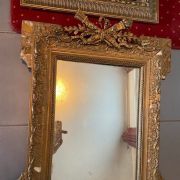 Miroir doré XIXème fronton en faisceaux, glace au mercure