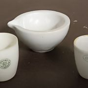 Mortier et têts (coupelles)de chimie