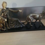 Statuette Femme avec barzoi