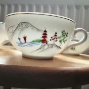 4 jolies tasses en porcelaine de Chine 