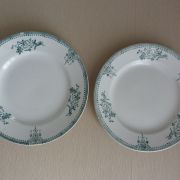 Lot 2 assiettes plates anciennes St Amand - Modèle 4003