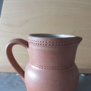 Pot à lait ancien en terre vernissée avec bec verseur 