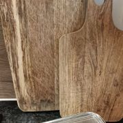 Joli beurrier vintage . Un petit peu ébréché ( voir photo ) 