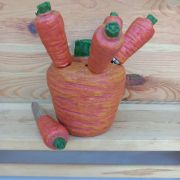 Lot de couteaux  à fruits sur support carotte