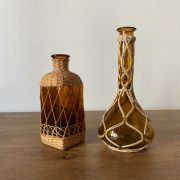 Deux carafes ambrées