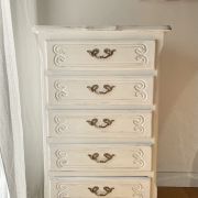 Meuble vintage rénové patiné