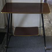 Table TV ou desserte à roulettes années 70