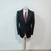 Effrayant costume noir en laine épaisse