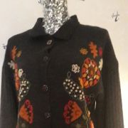 Magnifique gilet/veste coloré et brodé devant et dos. 50% la