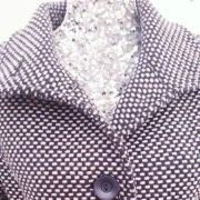 Magnifique veste 85% laine, col remontant et ceinture