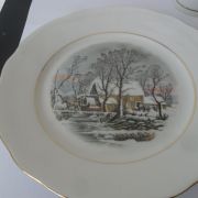 lot assiette et cloche de table Avon