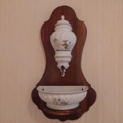 Fontaine murale en faïence peinte Moustiers atelier Segries