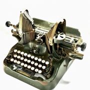 Machine à écrire ancienne OLIVER 9