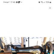  machine ancuenne à coudre dans son meuble