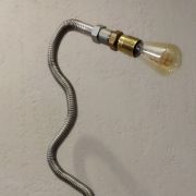 Lampe bois métal art industriel la tige est flexible 