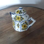 Jolie théière en céramique