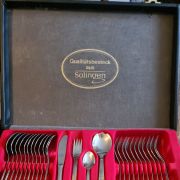 Menagere sbs plaque or 83 pieces