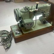 Machine à coudre Singer 319K