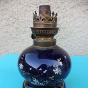 Pied de lampe ancienne en céramique, décor fleural peint mai