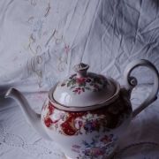 Magnifique Théière en fine porcelaine anglaise