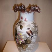 Vase 19ème en opaline, décor cloisonné, peint à la main