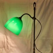 Lampe globe opaline verte