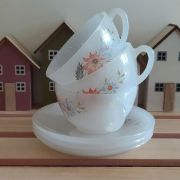 Lot de trois tasses et soucoupes Arcopal