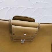Valise en skaï beige vintage