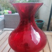 Vase en verre rouge et jaune