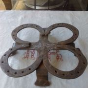 Dessous de plat fer a cheval 