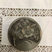 Boîte en étain art nouveau