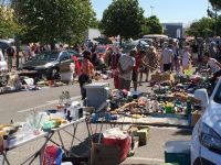 Grand marché aux puces parking bricomarche et kiabi Tarascon