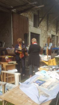 vide-grniers, antiquités, luminaires, livres