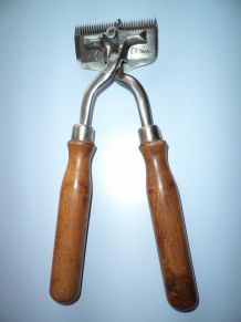 Tondeuse Ancienne à main " La Même " 