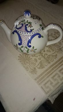 théière,en porceloaine portugaise