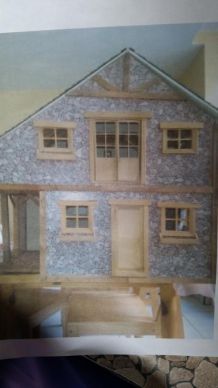 Jolie maison miniature rustique 