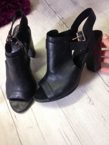 Chaussures à talon en cuir noir