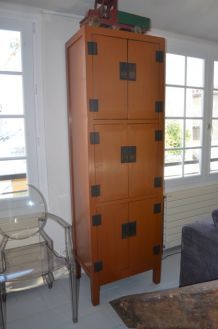 Armoire design asiatique en laqué orange 