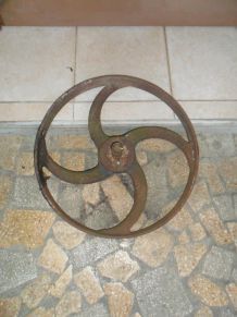2 roue en fer ancienne
