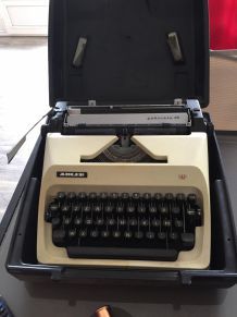 machine à écrire Adler