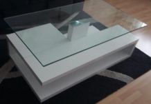 Table basse blanche laqué, dessus en verre