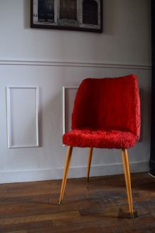 Chaise "moumoute" rouge cocktail 